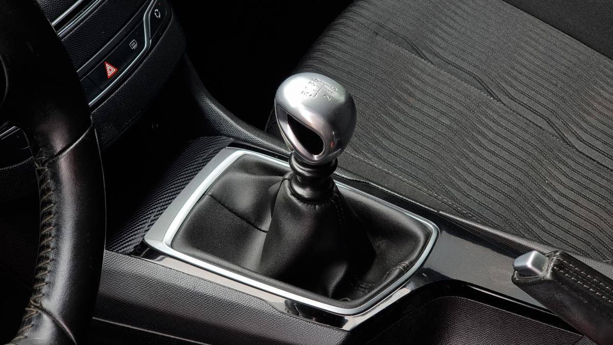 peugeot-308-sw-2015-diesel-1560cc
