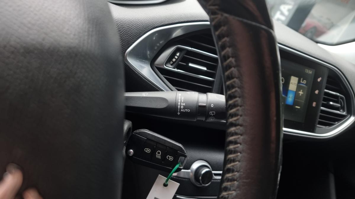 peugeot-308-sw-2015-diesel-1560cc