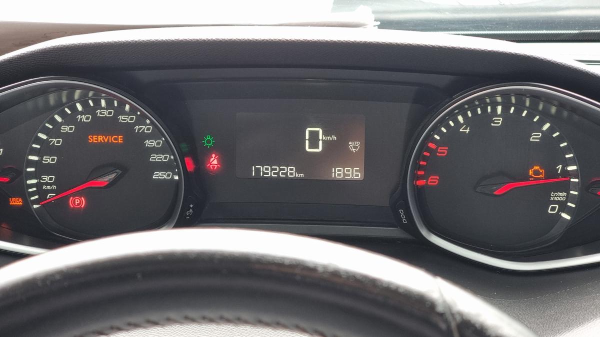 peugeot-308-sw-2015-diesel-1560cc