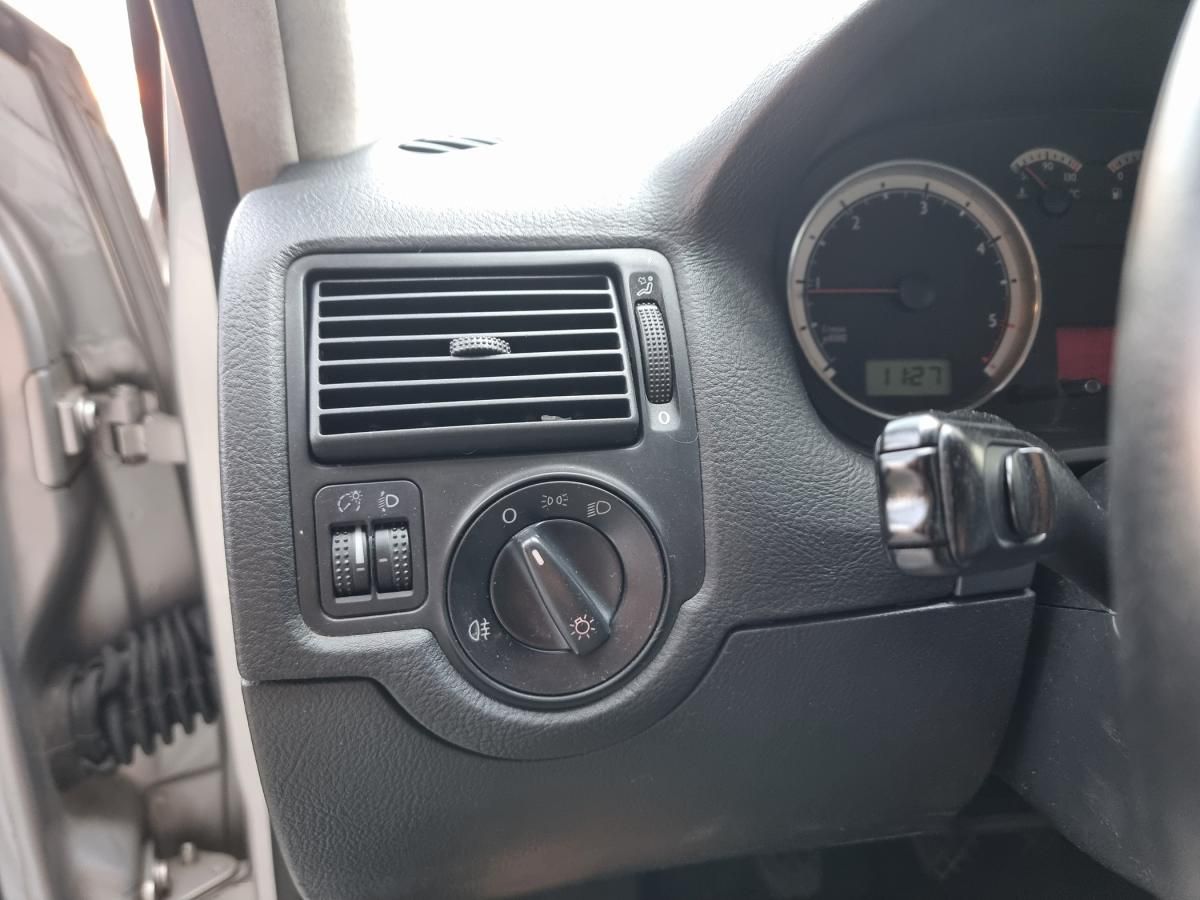 volkswagen-golf-2002-diesel-1896cc