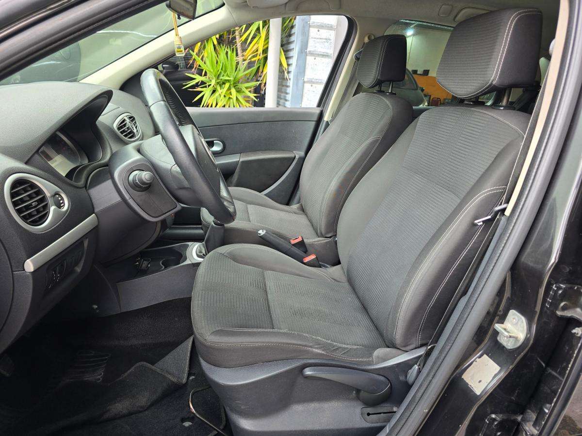 renault-clio-sport-tourer-2011-diesel-1461cc