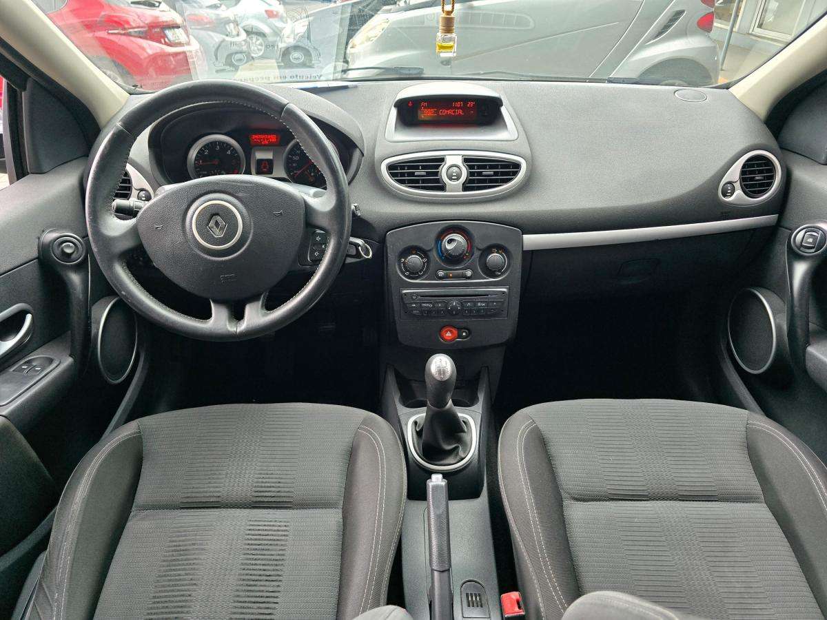 renault-clio-sport-tourer-2011-diesel-1461cc