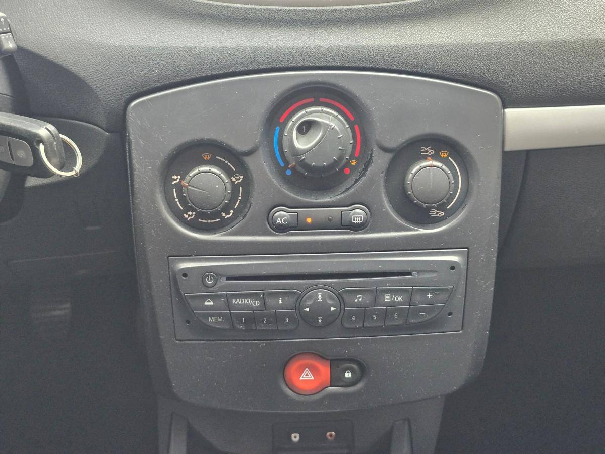 renault-clio-sport-tourer-2011-diesel-1461cc