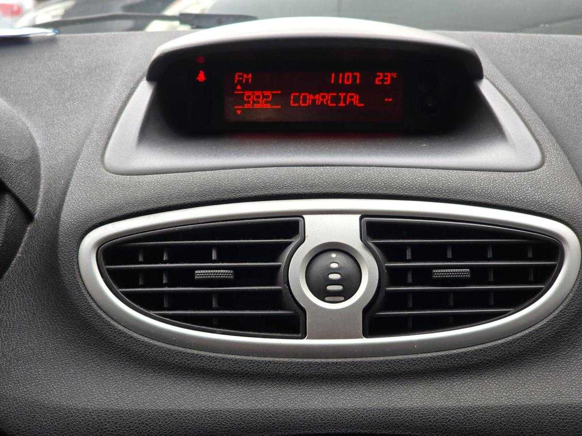 renault-clio-sport-tourer-2011-diesel-1461cc
