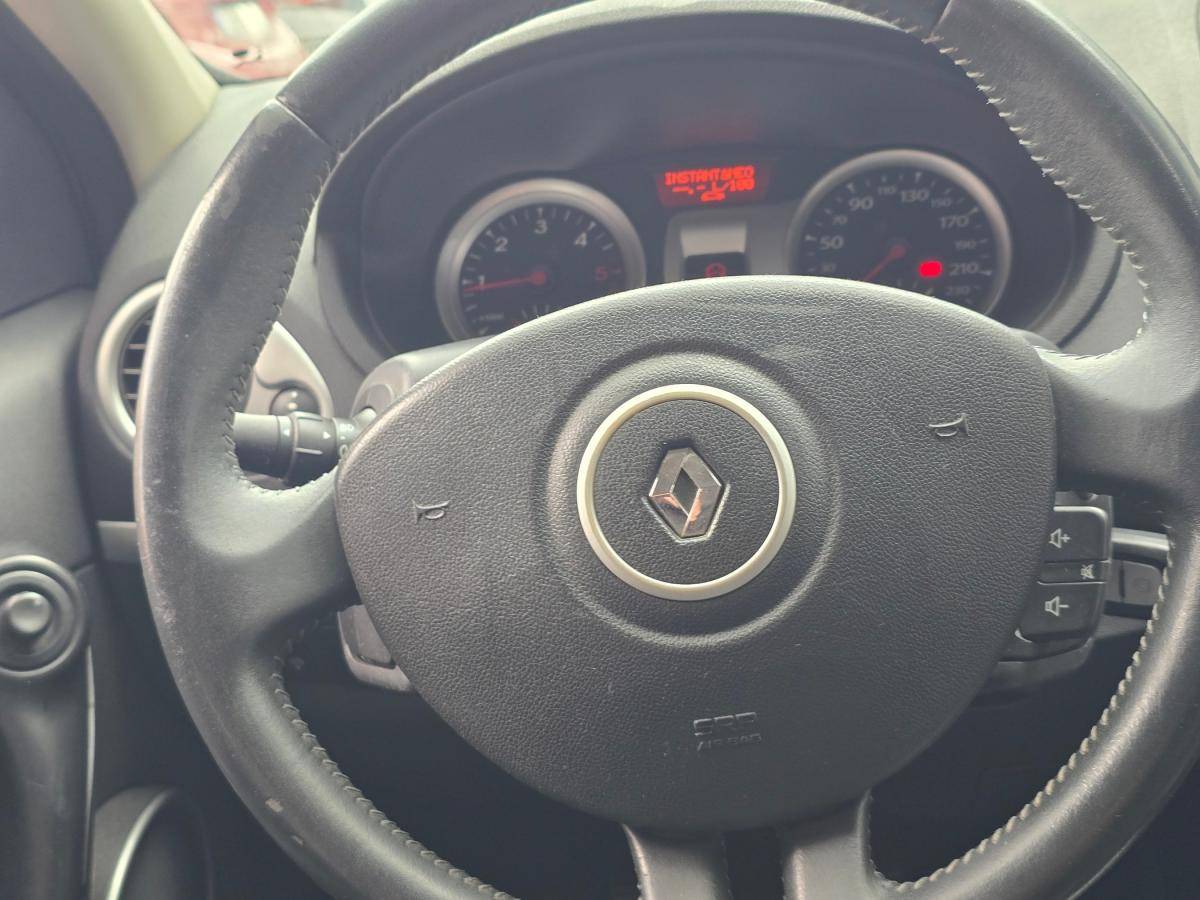 renault-clio-sport-tourer-2011-diesel-1461cc