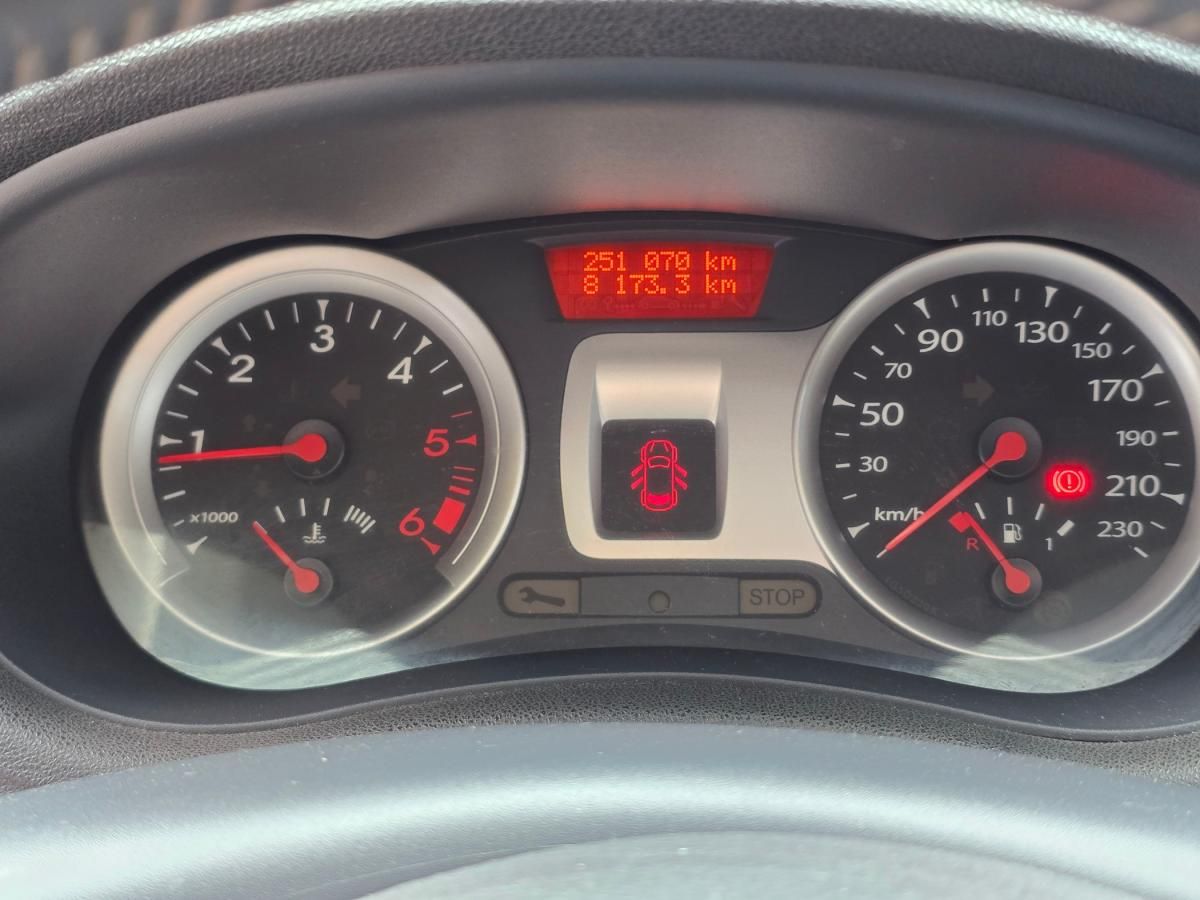 renault-clio-sport-tourer-2011-diesel-1461cc