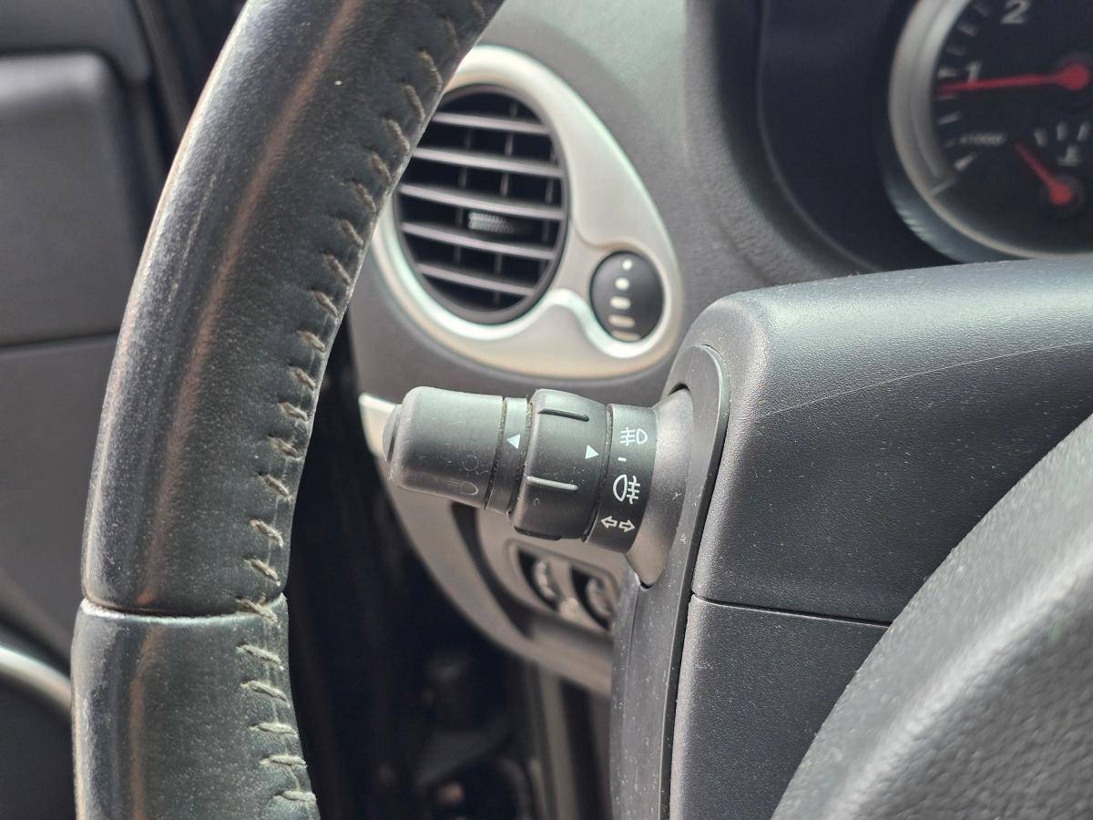 renault-clio-sport-tourer-2011-diesel-1461cc