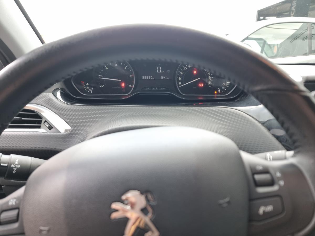 peugeot-2008-2017-diesel-1560cc