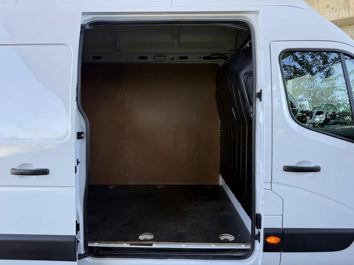 renault-master-2023-diesel-2300cc