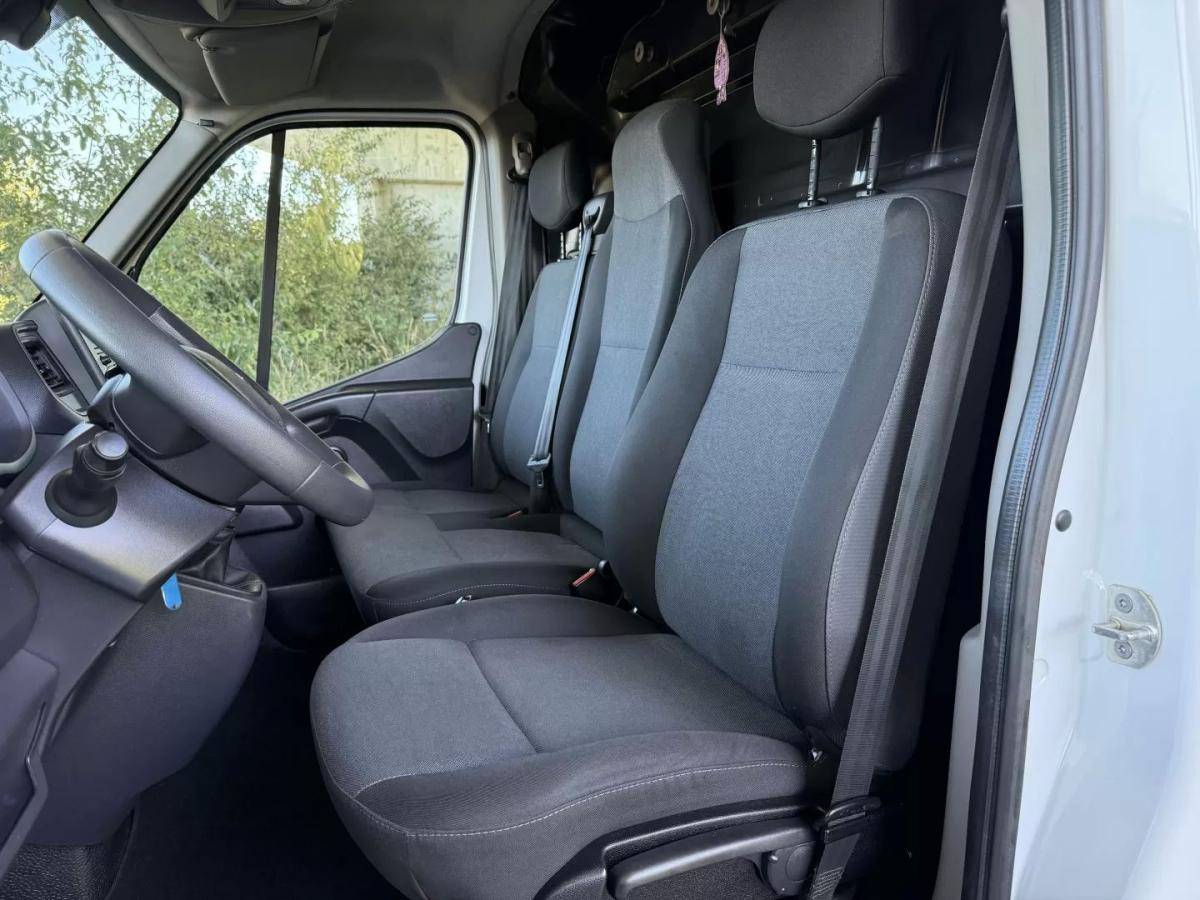 renault-master-2023-diesel-2300cc
