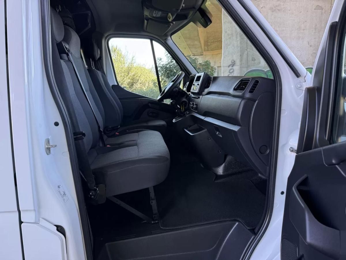 renault-master-2023-diesel-2300cc