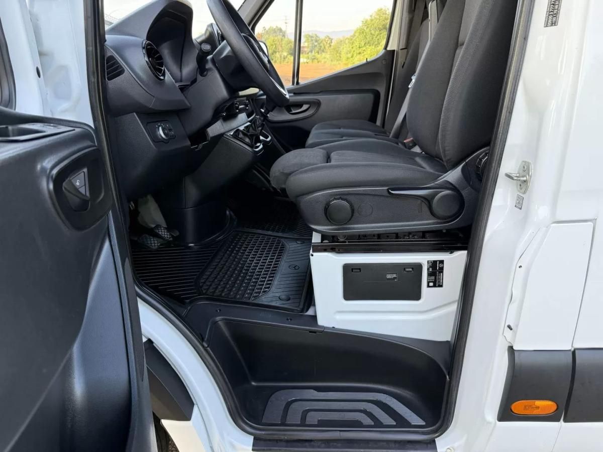 mercedes-benz-sprinter-2022-diesel-2000cc