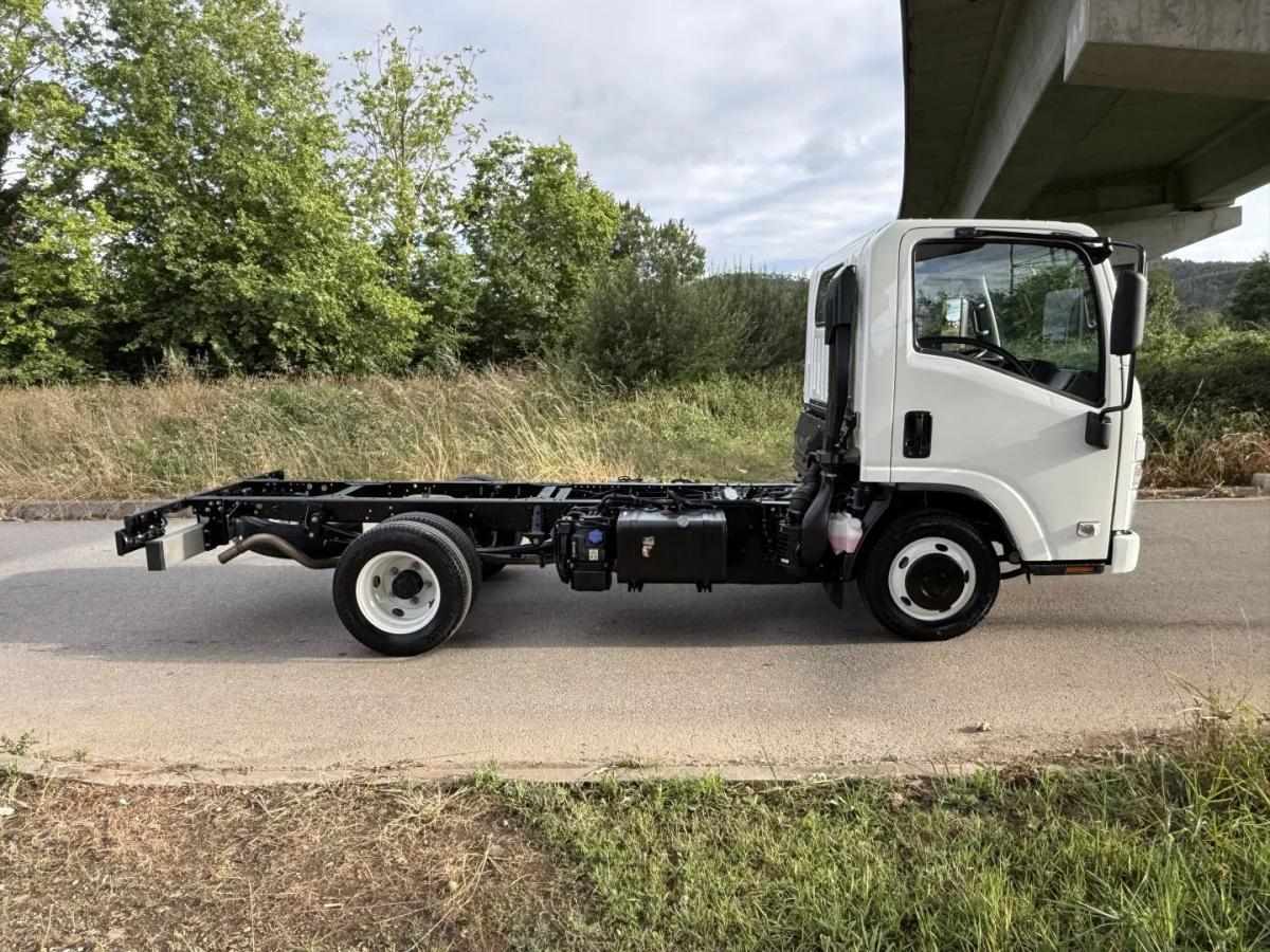 isuzu-nlr-2024-diesel-3000cc