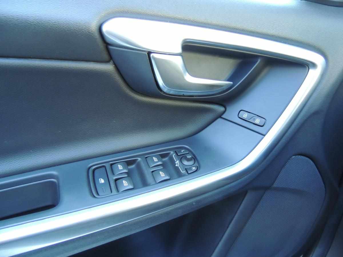 volvo-v60-d3-2-0-2015-diesel-1984cc