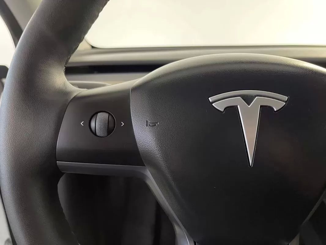 tesla-model-y-2022-eletrico-0cc