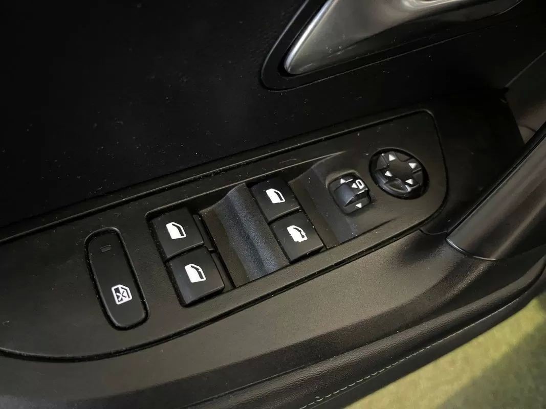 peugeot-2008-2021-diesel-1499cc