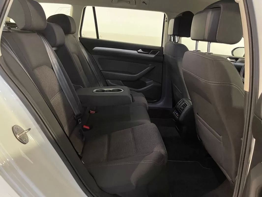 volkswagen-passat-variant-2019-diesel-1968cc