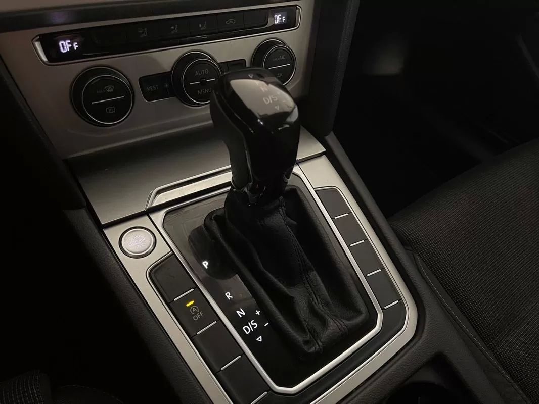 volkswagen-passat-variant-2019-diesel-1968cc