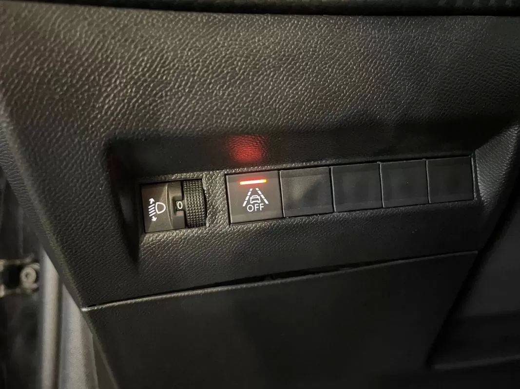 peugeot-208-2022-diesel-1499cc