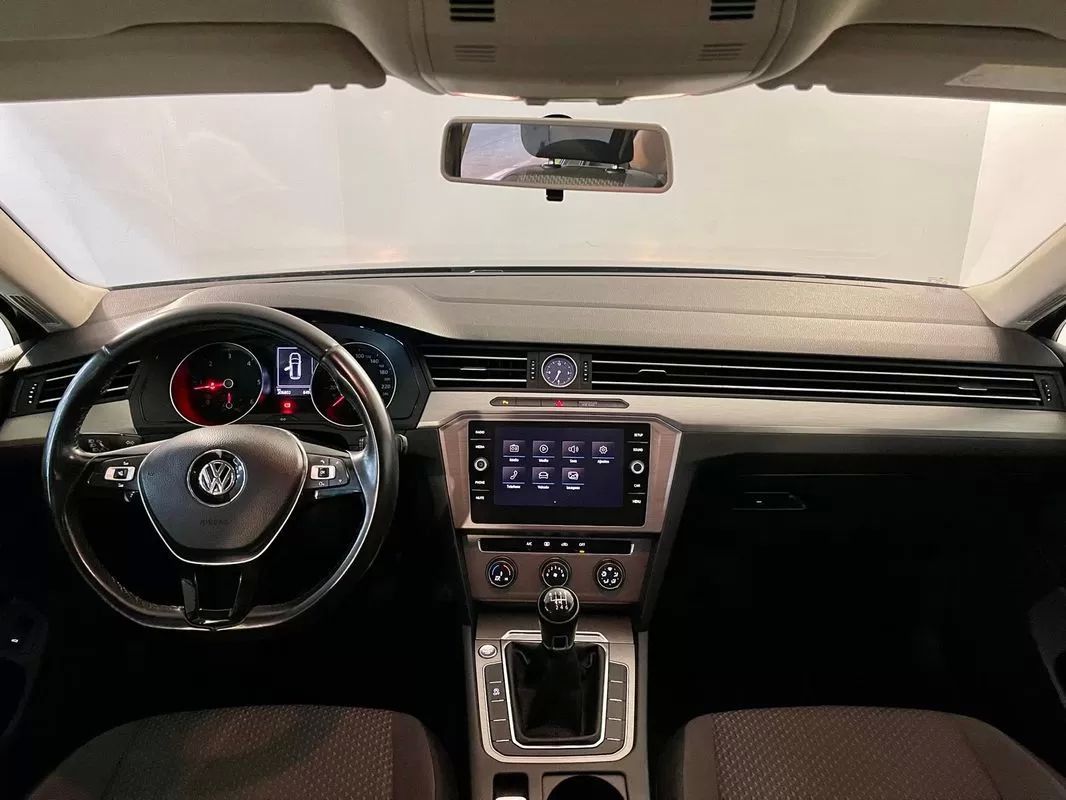 volkswagen-passat-variant-2017-diesel-1598cc
