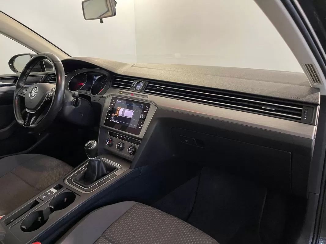 volkswagen-passat-variant-2017-diesel-1598cc