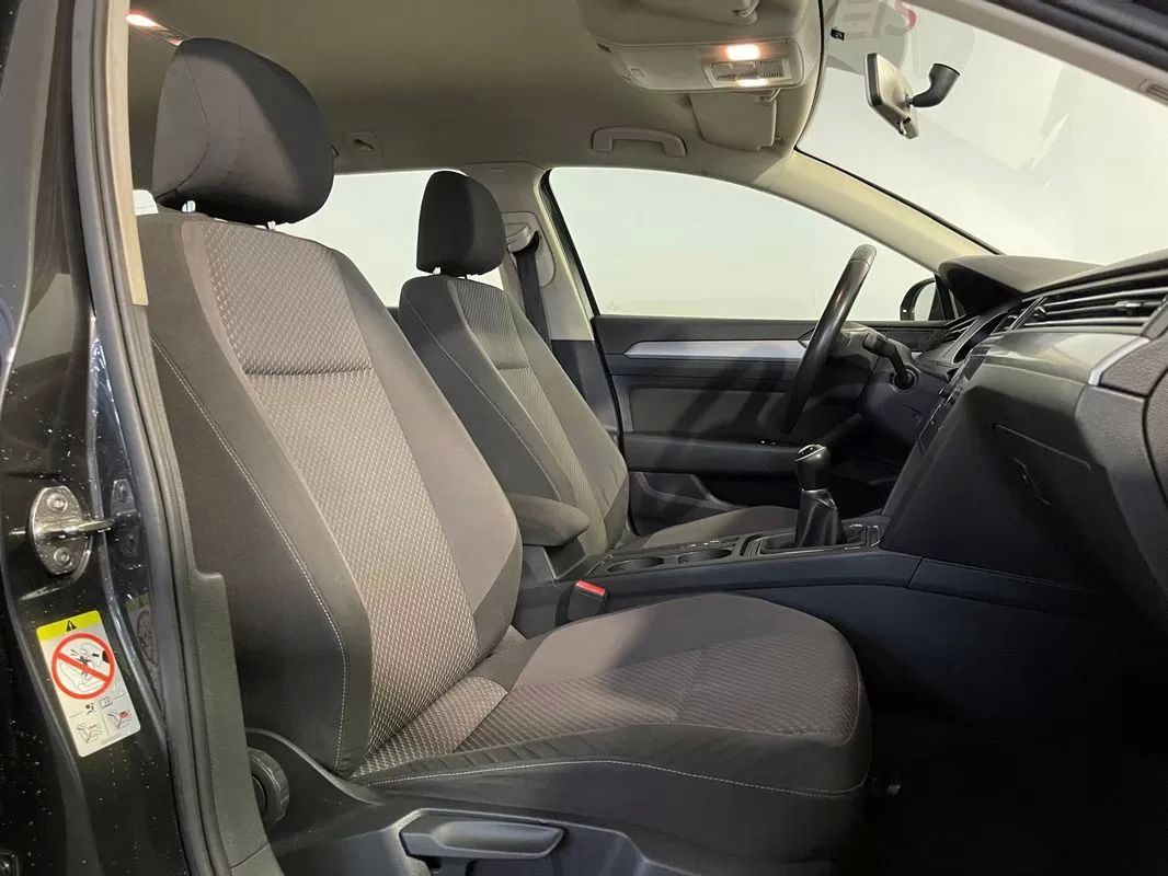 volkswagen-passat-variant-2017-diesel-1598cc