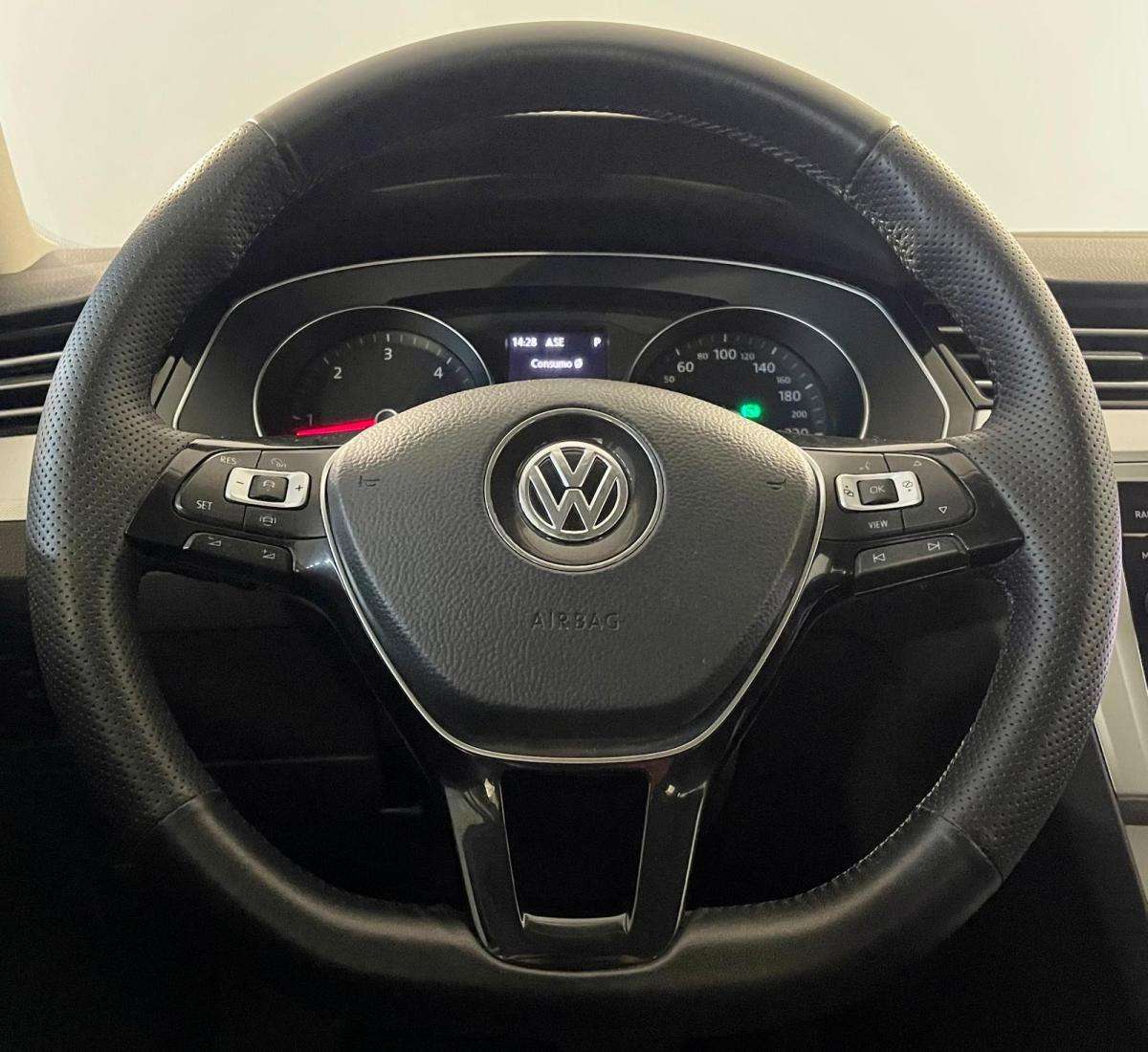 volkswagen-passat-variant-2019-diesel-1968cc
