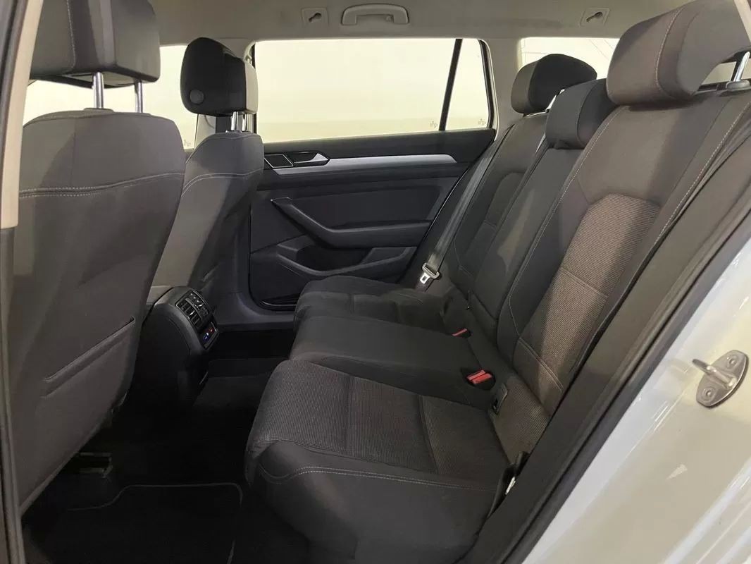 volkswagen-passat-variant-2019-diesel-1968cc