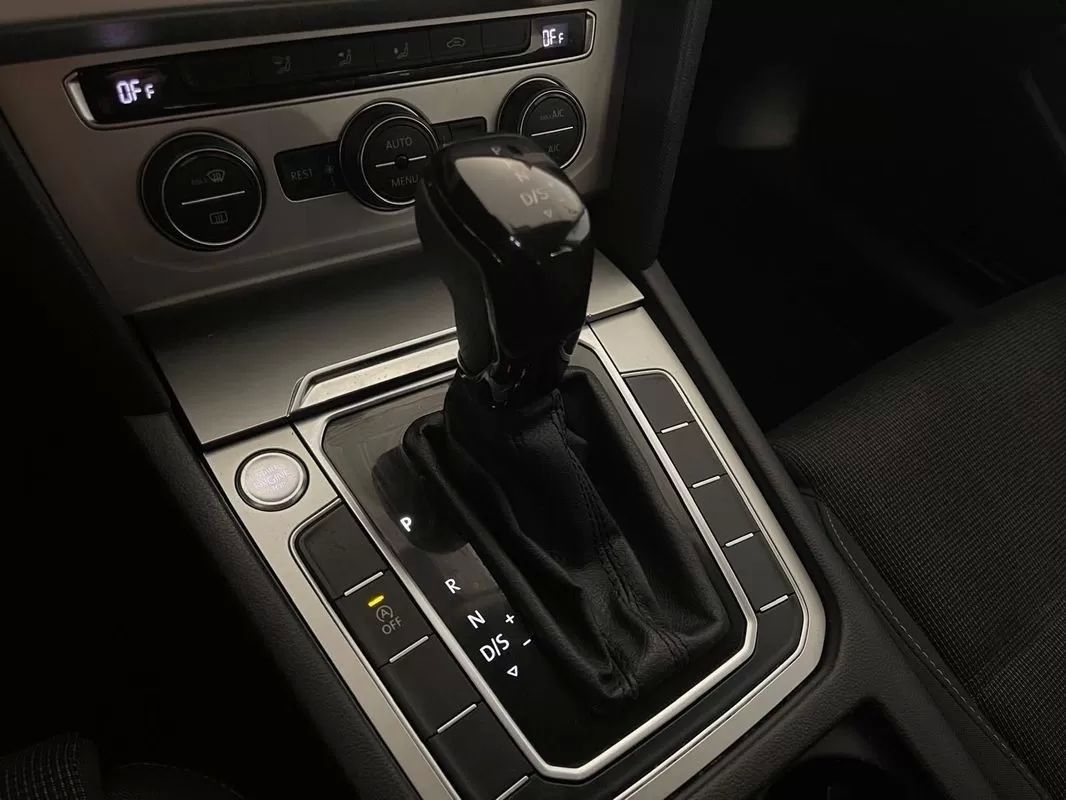 volkswagen-passat-variant-2019-diesel-1968cc