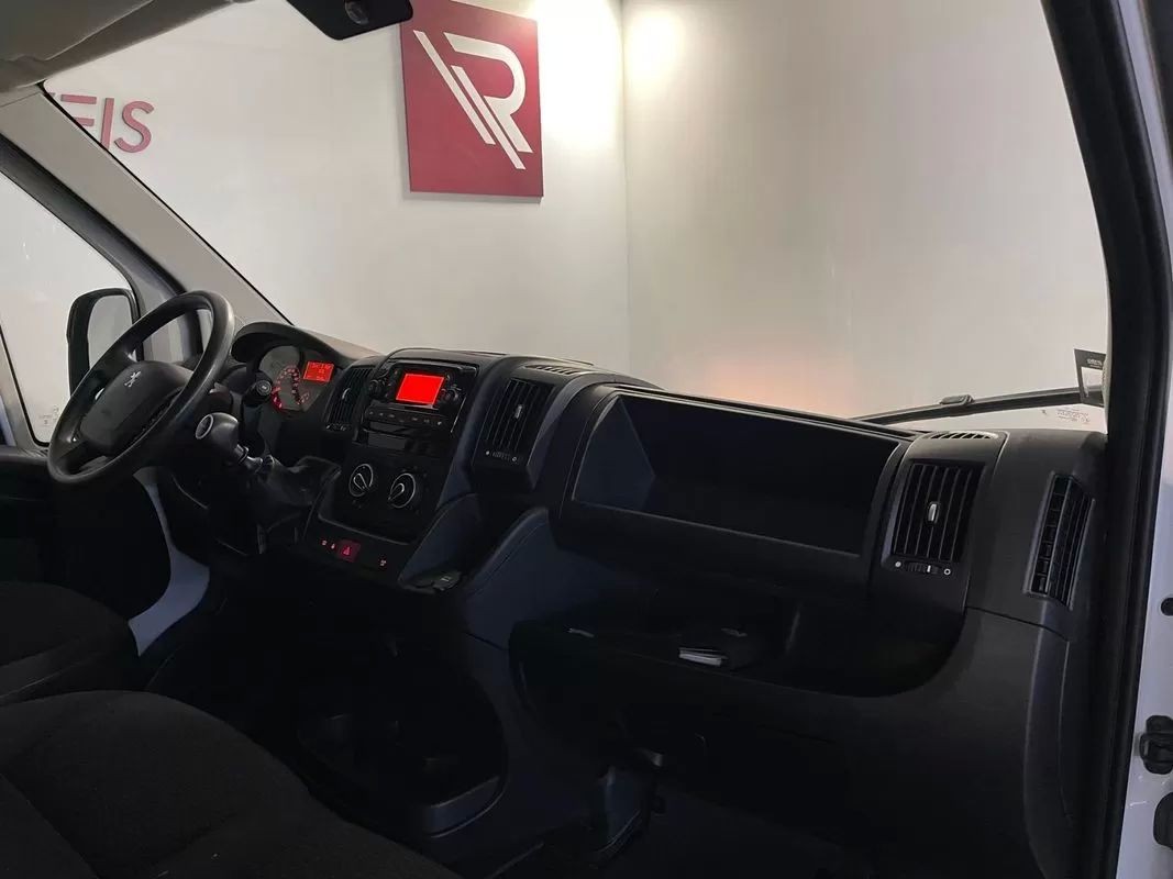 peugeot-boxer-2023-diesel-2179cc