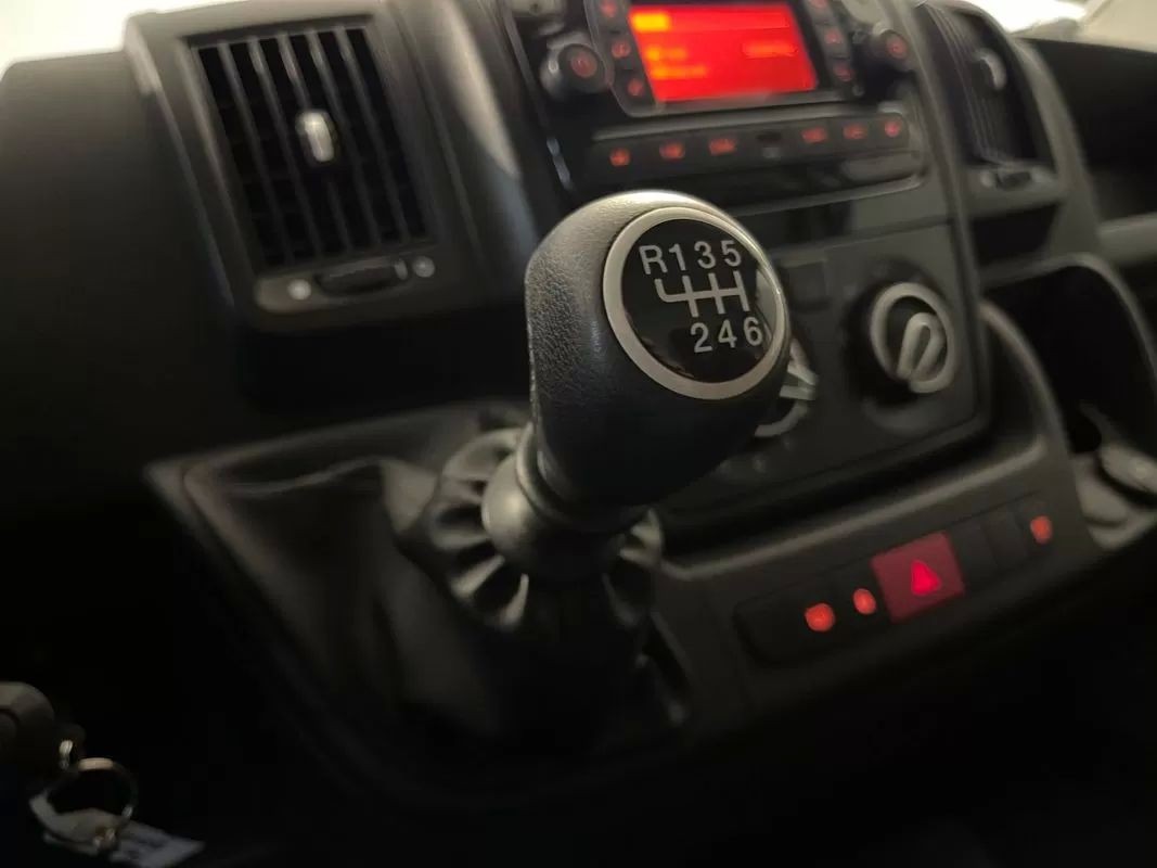 peugeot-boxer-2023-diesel-2179cc