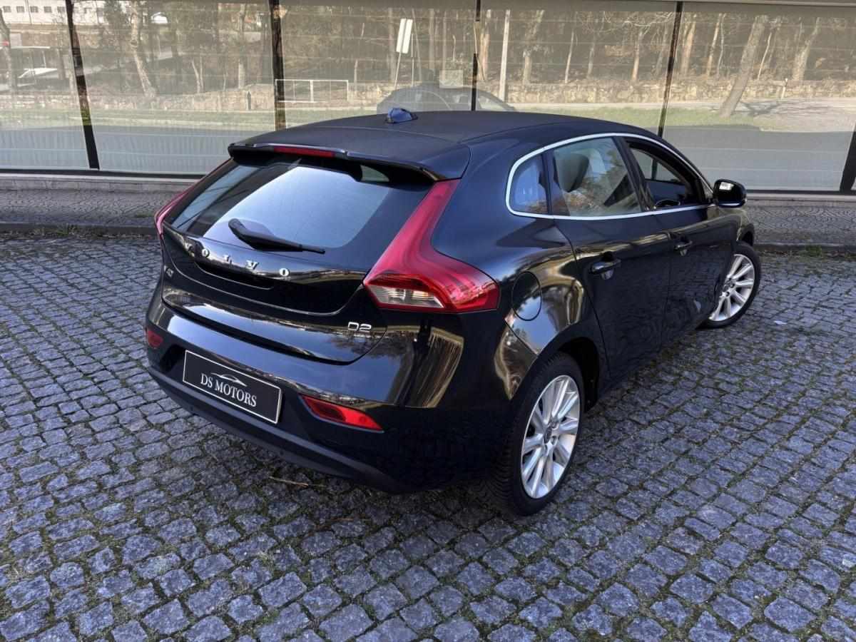 volvo-v40-2012-diesel-1560cc