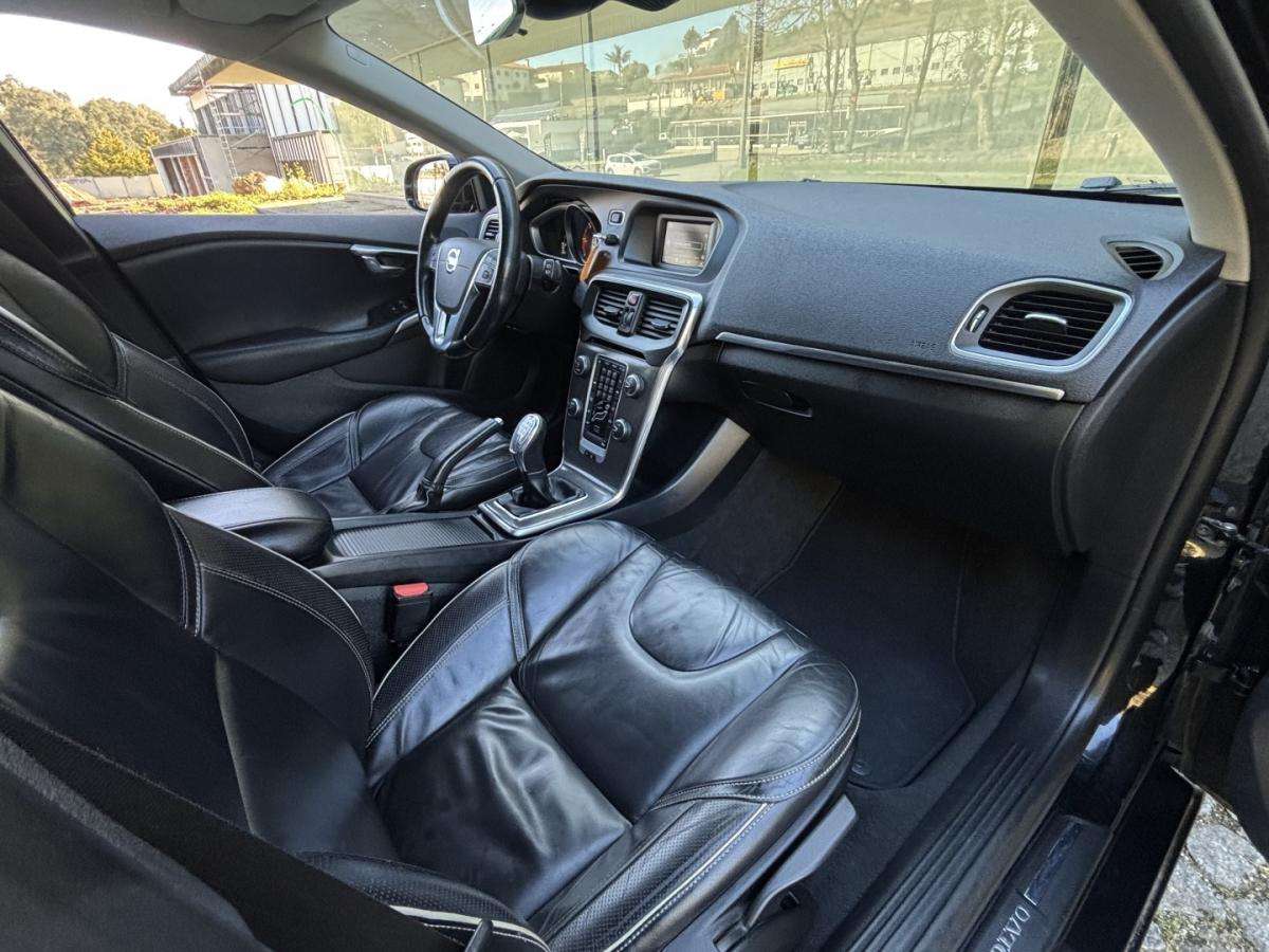 volvo-v40-2012-diesel-1560cc