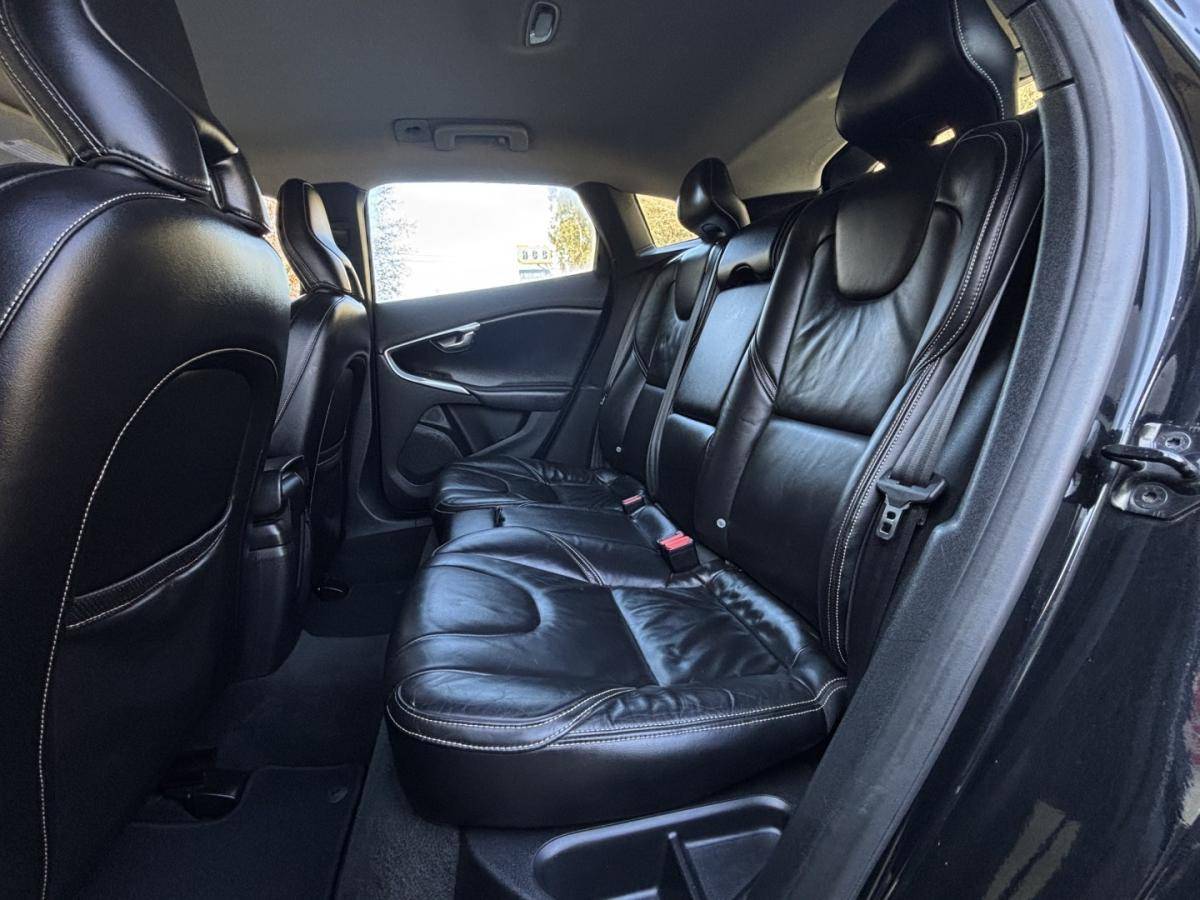 volvo-v40-2012-diesel-1560cc