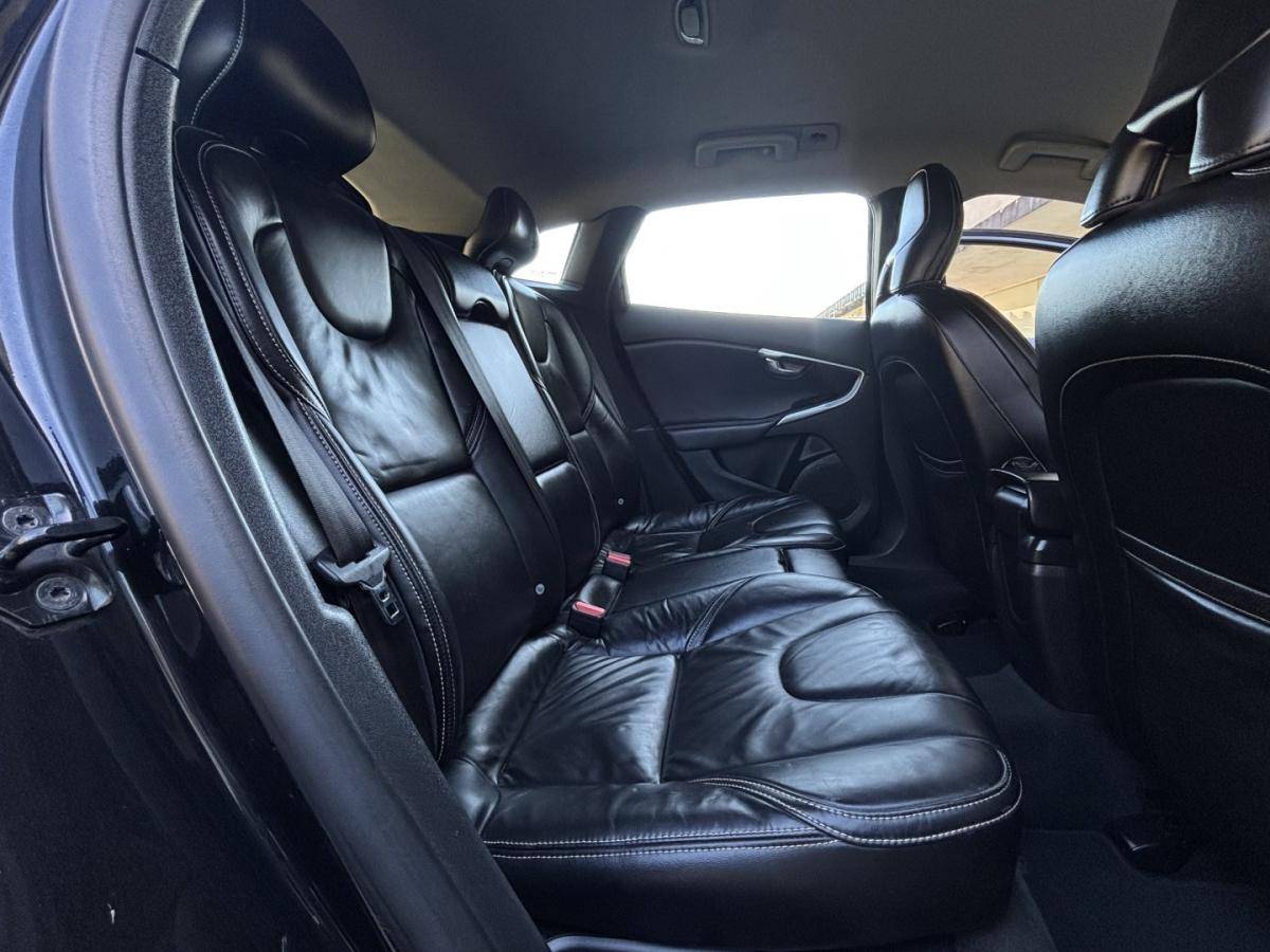 volvo-v40-2012-diesel-1560cc