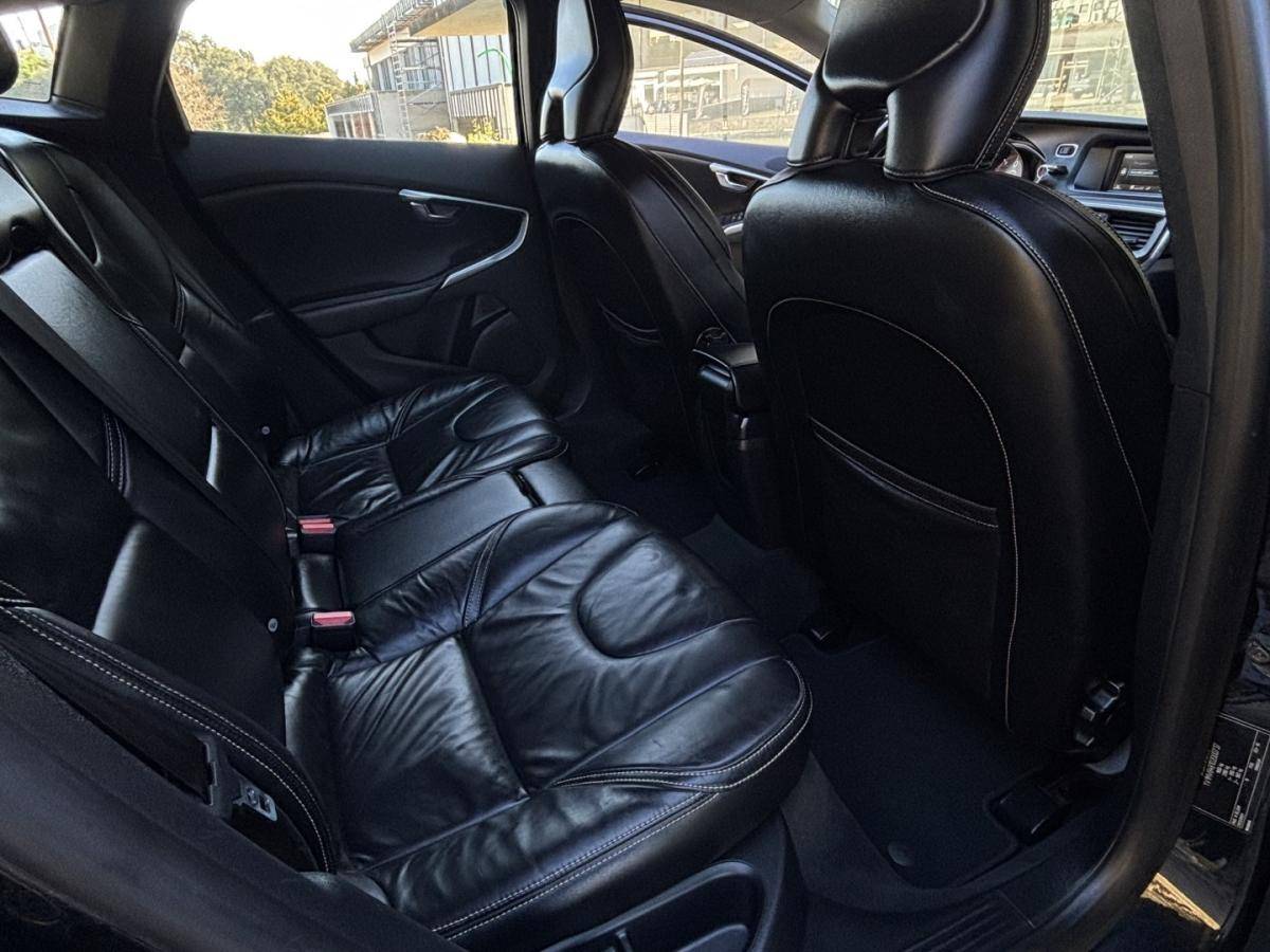 volvo-v40-2012-diesel-1560cc
