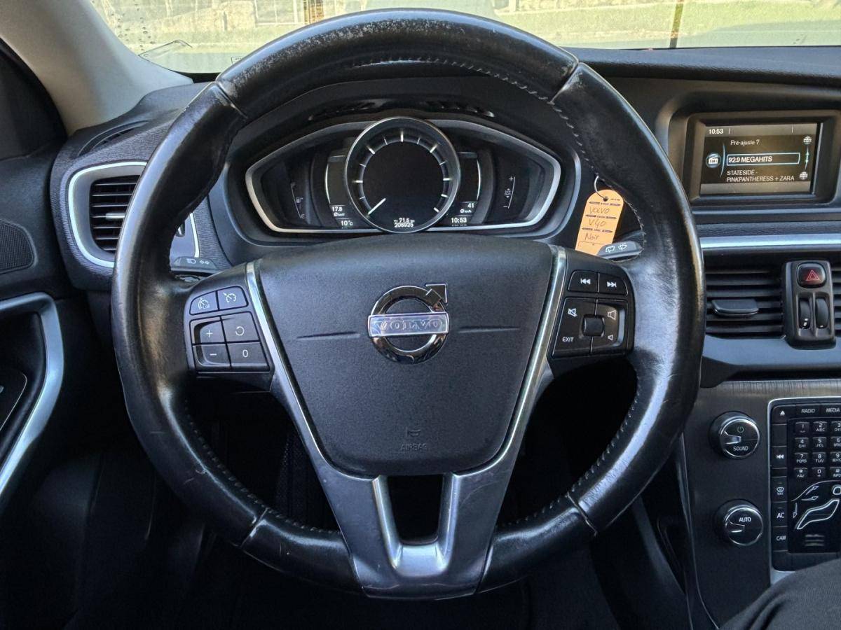 volvo-v40-2012-diesel-1560cc
