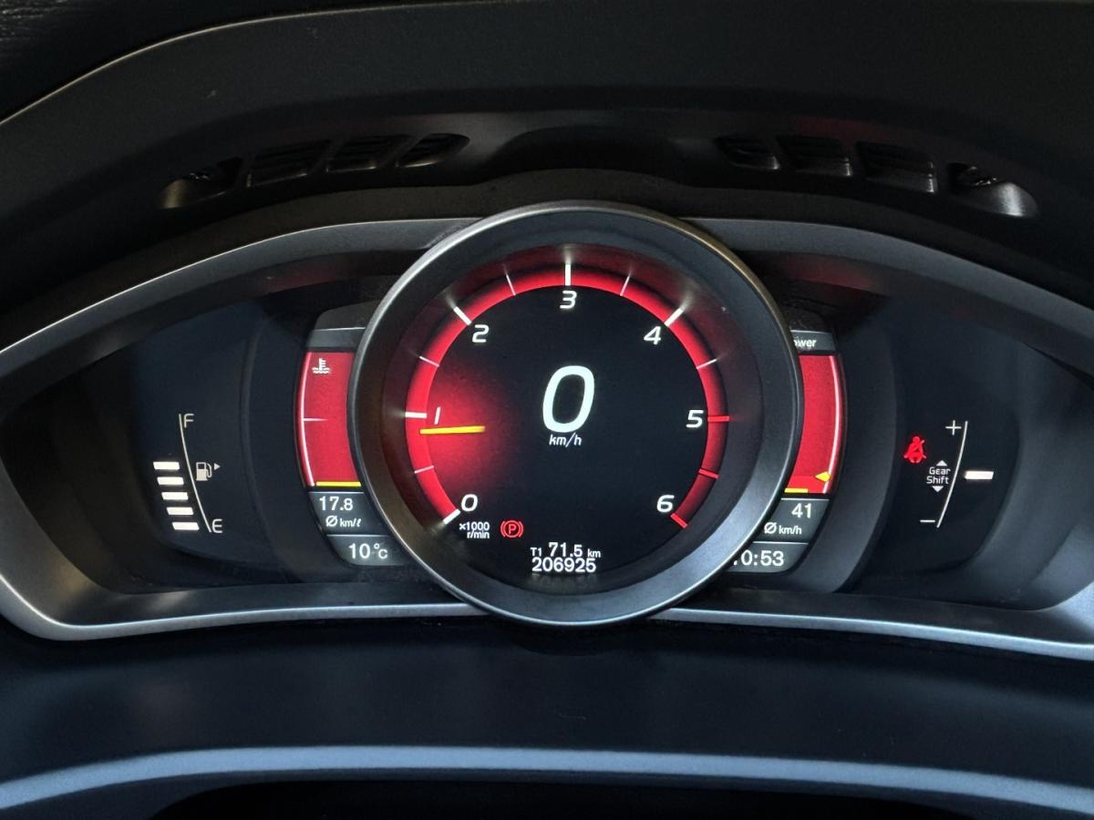 volvo-v40-2012-diesel-1560cc