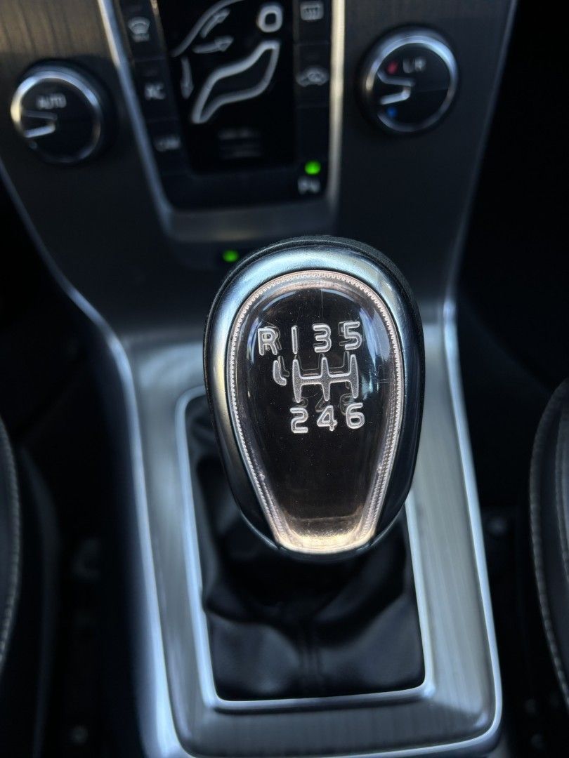 volvo-v40-2012-diesel-1560cc
