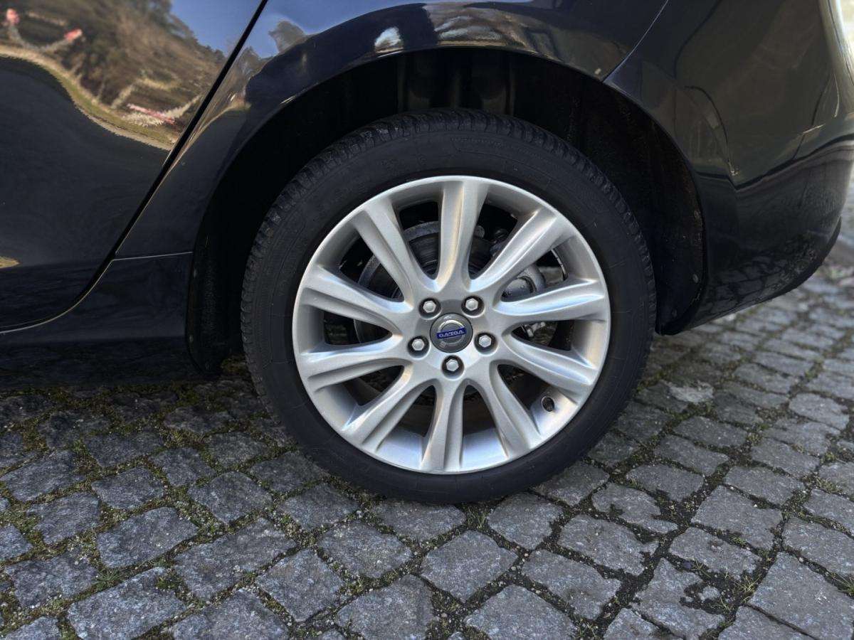 volvo-v40-2012-diesel-1560cc