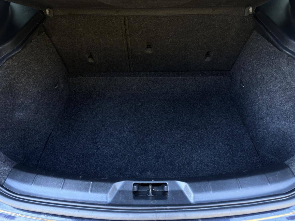 volvo-v40-2012-diesel-1560cc