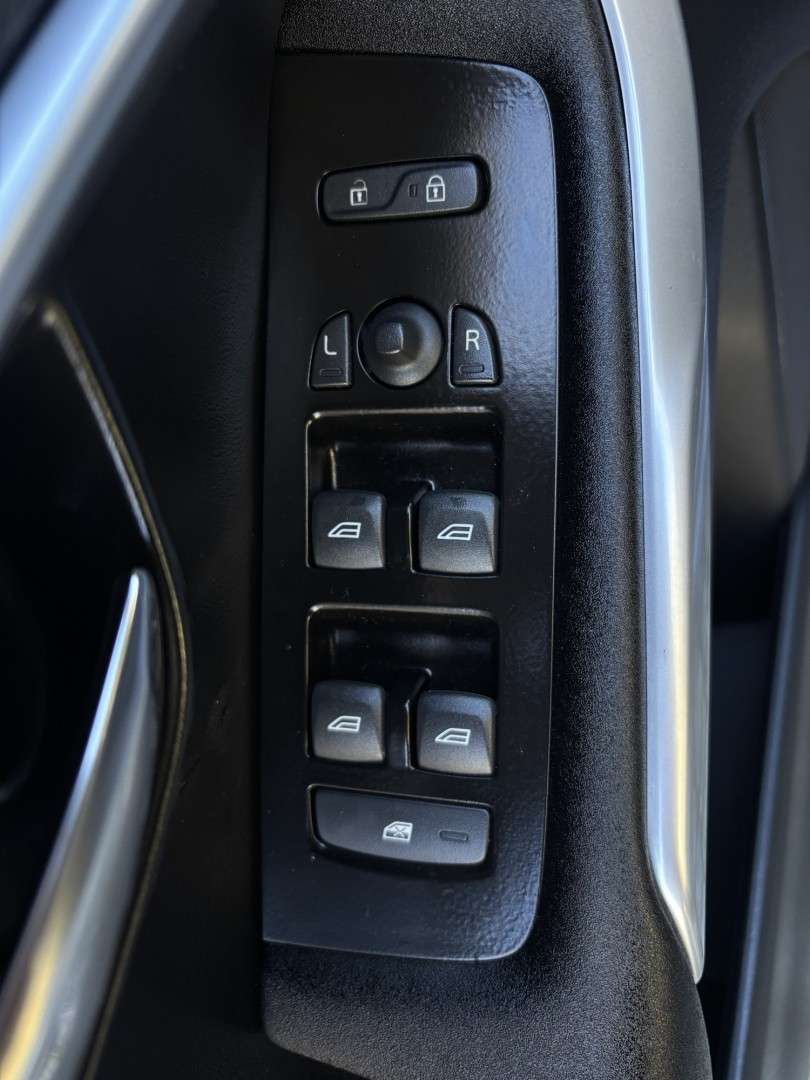 volvo-v40-2012-diesel-1560cc