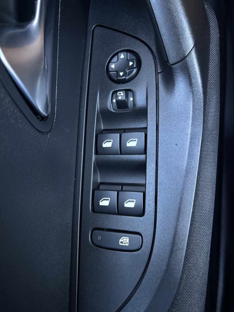 peugeot-2008-2022-gasolina-1199cc