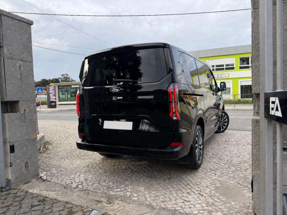 ford-tourneo-custom-2025-diesel-1996cc