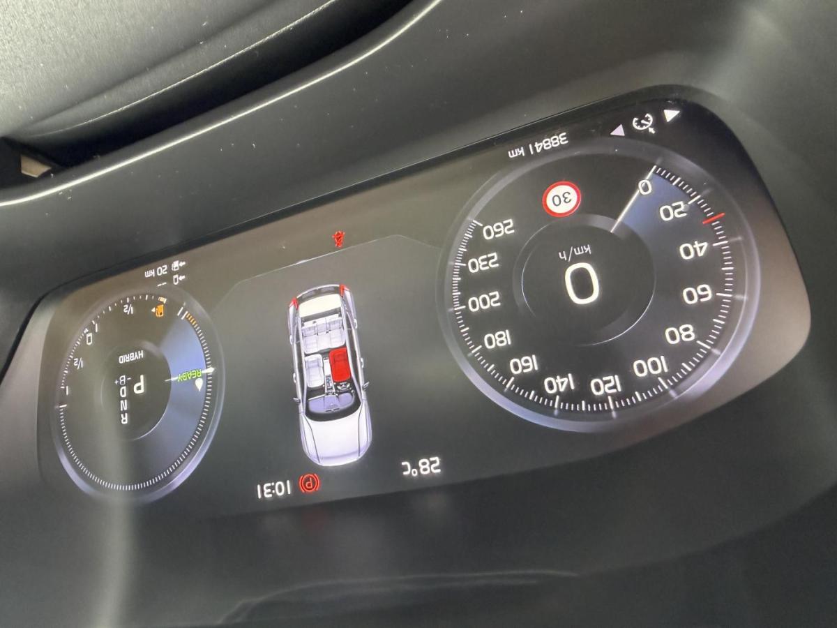 volvo-xc40-2022-hibrido-a-gasolina-1477cc