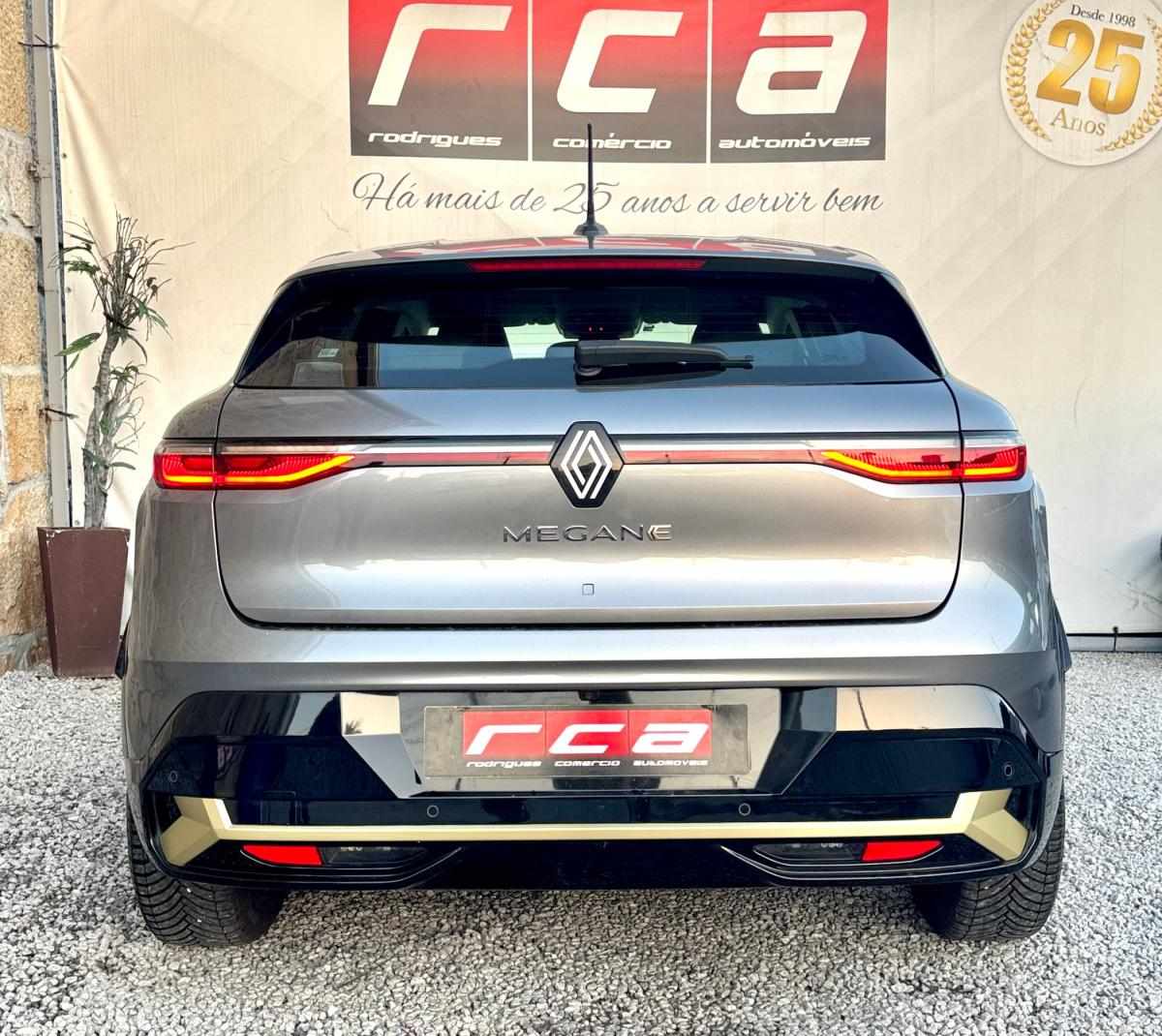 renault-megane-e-tech-2023-eletrico-0cc