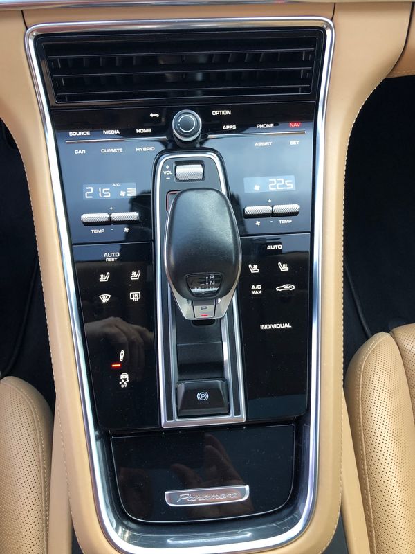 porsche-panamera-2021-hibrido-a-gasolina-2894cc