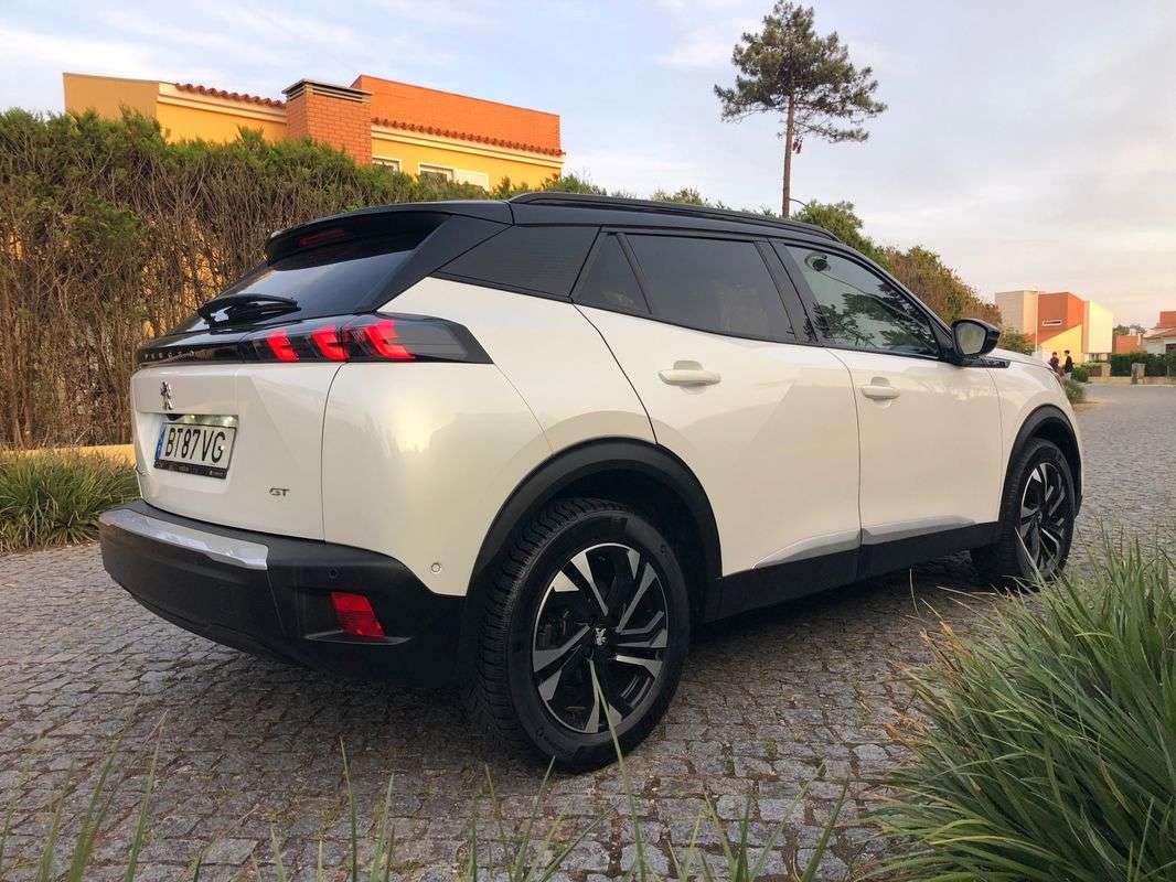 peugeot-e-2008-2021-eletrico