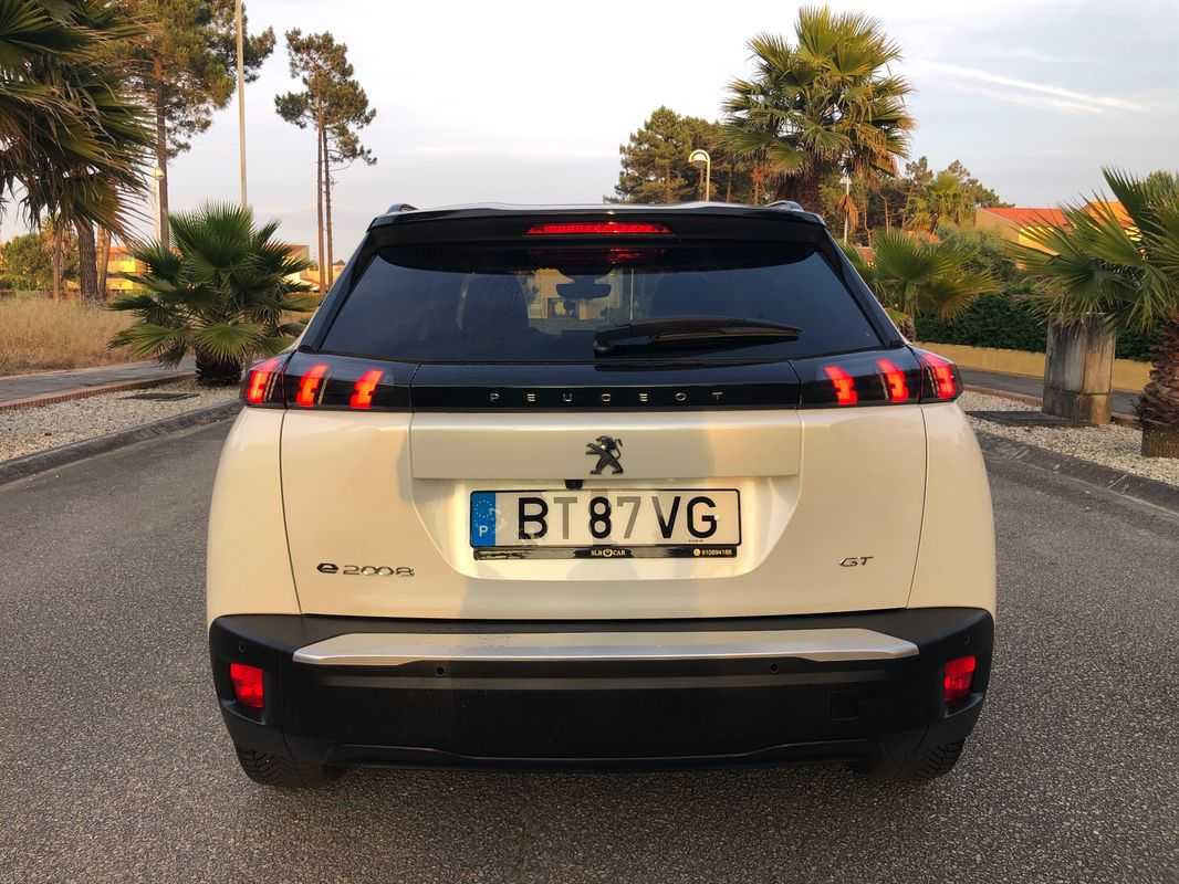 peugeot-e-2008-2021-eletrico