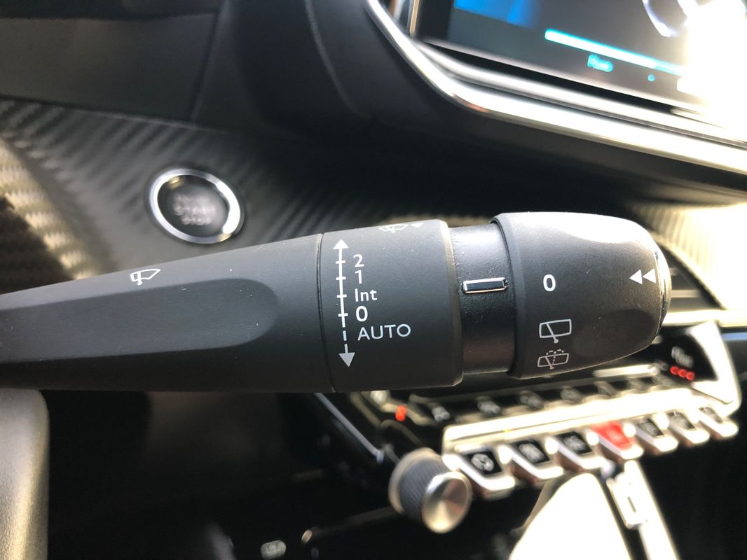 peugeot-e-2008-2021-eletrico